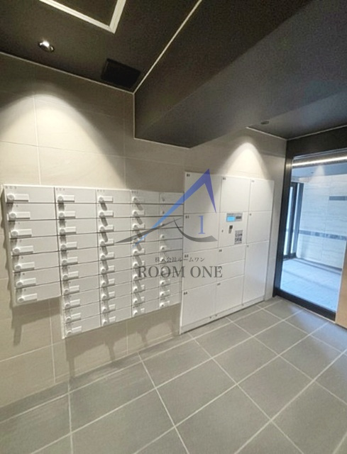 KNOTS新丸子のその他共用部分|集合ポストと宅配ボックスです。