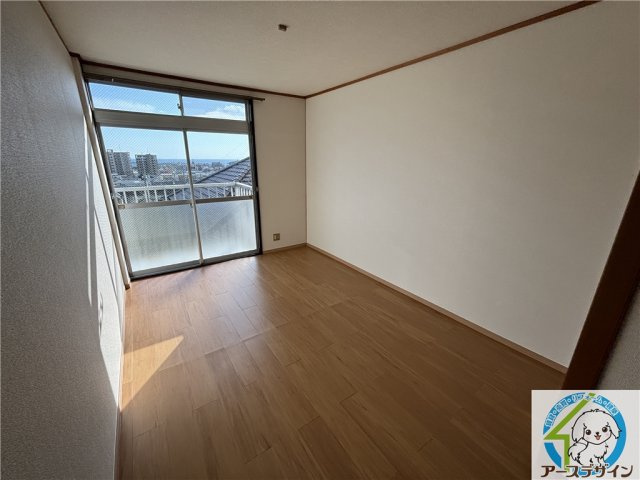 ビュー長坂の洋室