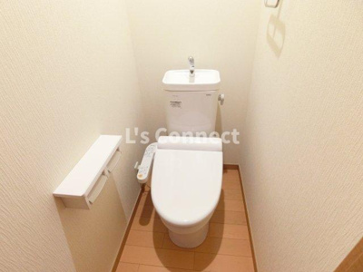 【トイレ】 | ロマネＣ棟 | 温水洗浄便座付きのトイレ。