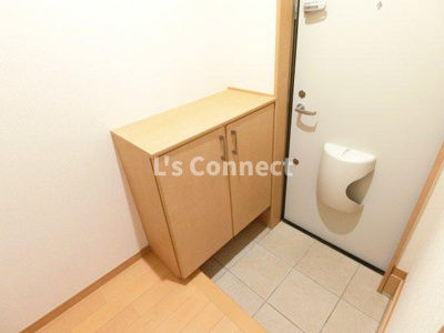 【玄関】 | ロマネＣ棟 | 下駄箱付きで靴も収納できます。