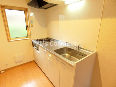 【キッチン】 | ロマネＣ棟 | ２口ガスコンロのシステムキッチン。