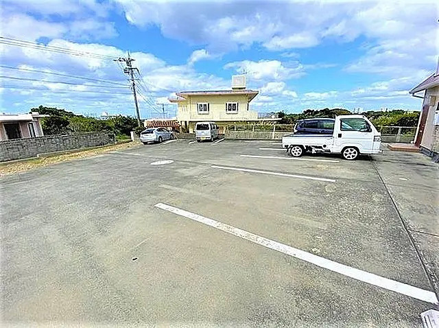  沖縄県中頭郡　一棟の駐車場