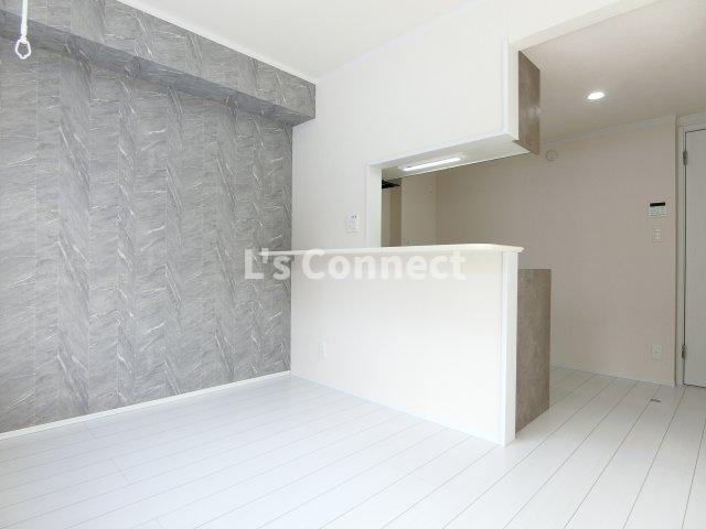 【居間・リビング】 | Ｍａｉｓｏｎ　Ｒｕｉｎａｒｔ | アクセントクロス仕様のＬＤＫ。