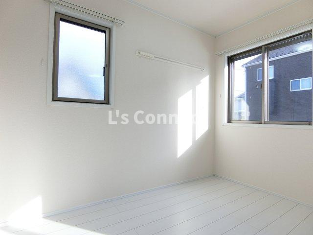 【その他】 | Ｍａｉｓｏｎ　Ｒｕｉｎａｒｔ | 洋室には２面に窓があります。