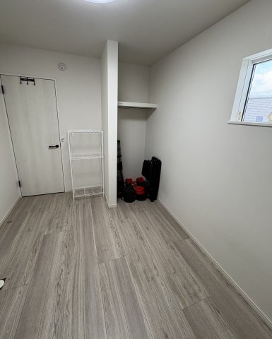 金沢市新保本町2丁目の洋室