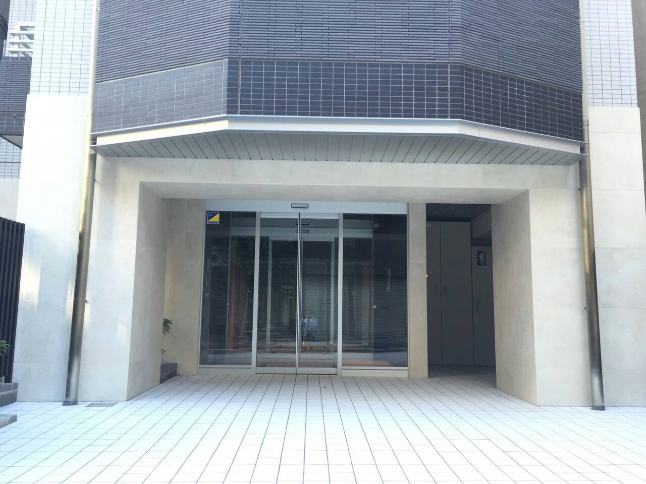 GENOVIA浅草駅前スカイガーデンのエントランス