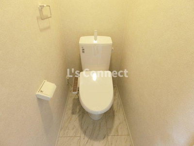 【トイレ】 | Ｍａｉｓｏｎ　Ｒｕｉｎａｒｔ | 温水洗浄便座付きのトイレ。