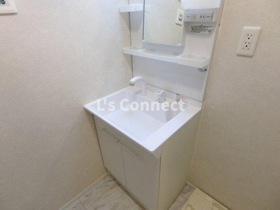 【洗面所】 | Ｍａｉｓｏｎ　Ｒｕｉｎａｒｔ | 朝の支度もスムーズな独立洗面台。