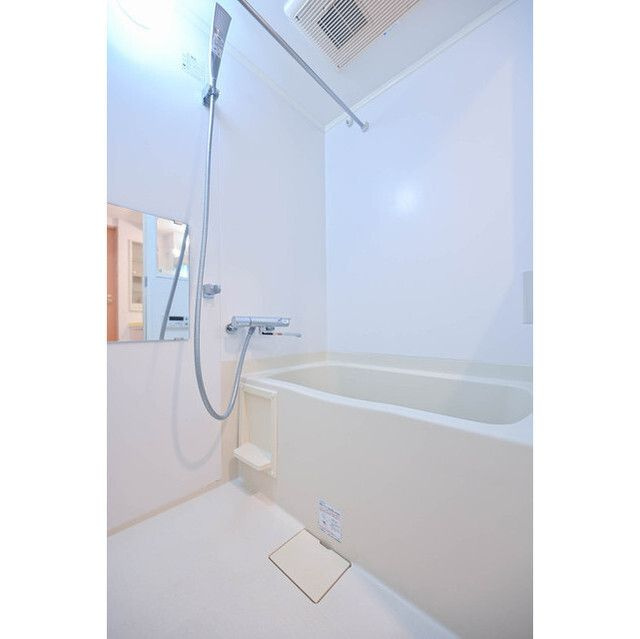 コンフォリア愛宕の浴室