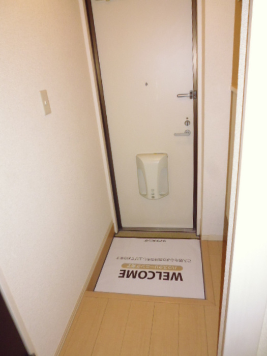 サンライズⅡ番館の玄関|シューズボックス付きの玄関です☆