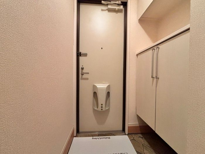 サンライズⅡ番館の玄関|シューズボックス付きの玄関です☆