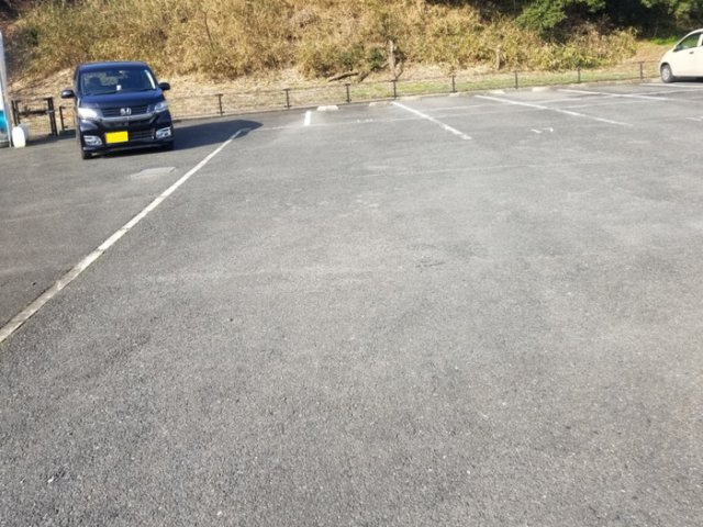 サンライズⅡ番館の駐車場|駐車スペースもあります☆
