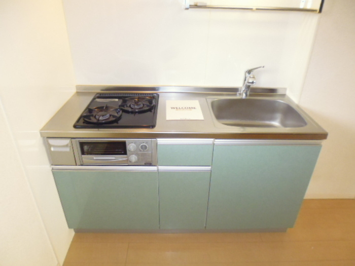 サンライズⅡ番館のキッチン|2口コンロ・グリル付のシステムキッチンです♪