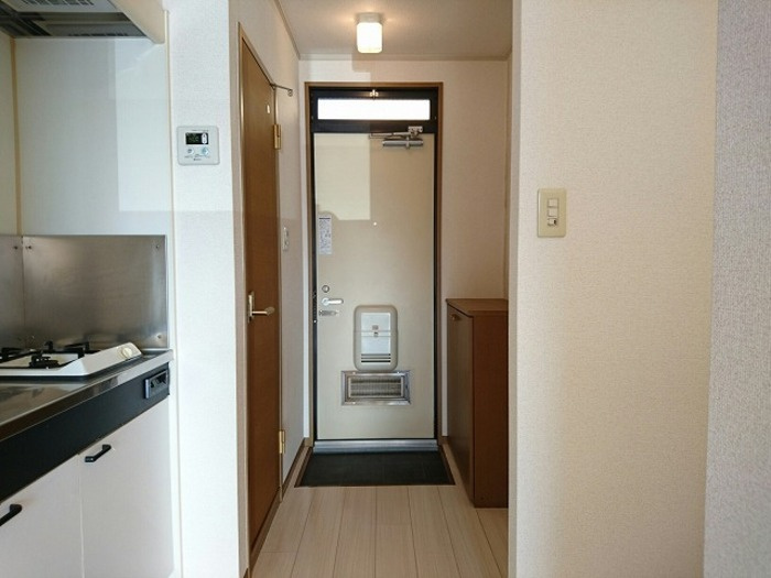 ロイヤルパーク蔵上の玄関|シューズボックス付きの玄関です☆