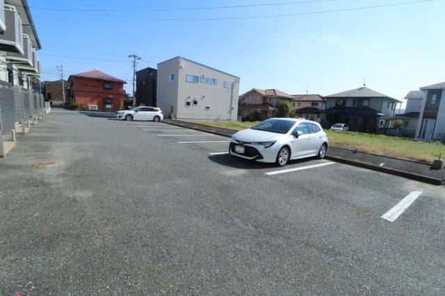 ロイヤルパーク蔵上の駐車場|駐車スペースもあります☆