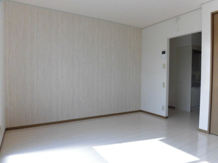 ロイヤルパーク蔵上の居間・リビング|明るい室内です☆