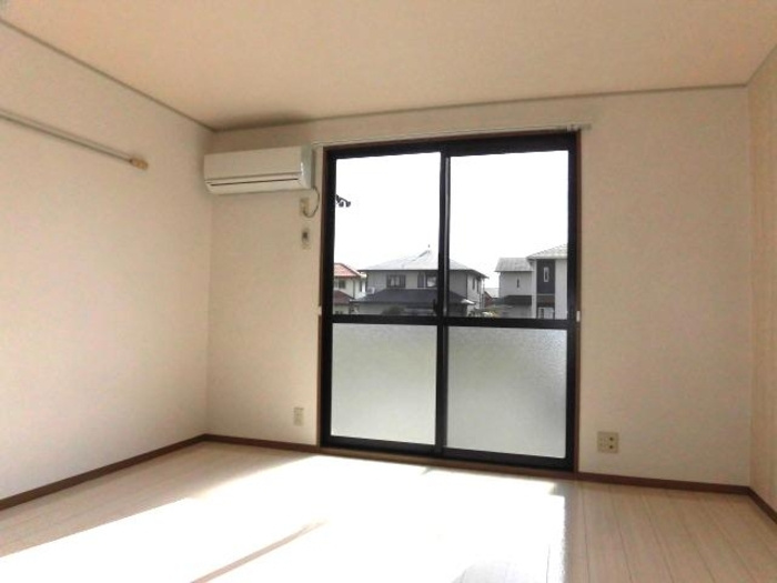 ロイヤルパーク蔵上の寝室|風通しも良い洋室です☆