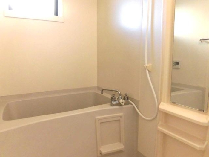 ロイヤルパーク蔵上の浴室|きれいなお風呂です♪