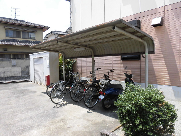 フリーデン山川のその他共用部分|駐輪場に自転車も停められます♪