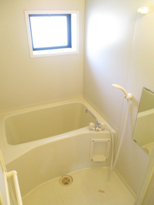 フリーデン山川の浴室|コンパクトで使いやすいお風呂です♪