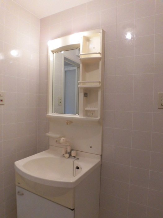 フリーデン山川の洗面所|明るい洗面所です★