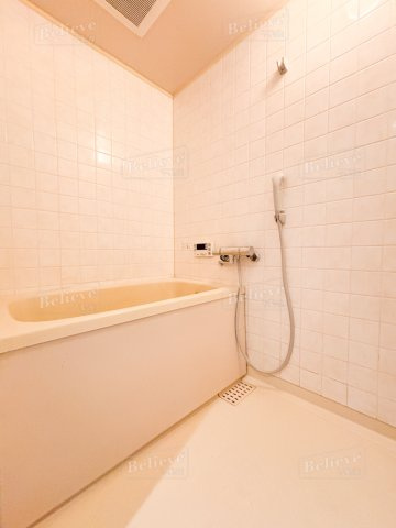 サンライズ荒木駅前の浴室|追い焚き付きのお風呂です♪