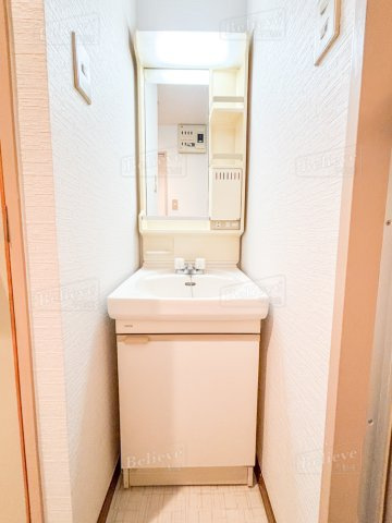 サンライズ荒木駅前の洗面所|明るい洗面所です★