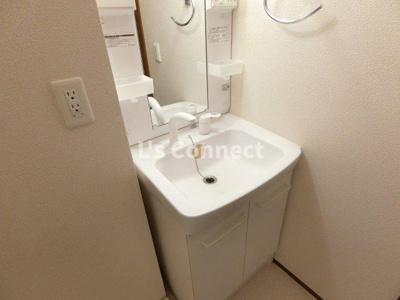 【洗面所】 | レジデンスｏｋｕｒａ　Ａ | 朝の支度もスムーズな独立洗面台。