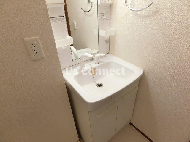 【洗面所】 | レジデンスｏｋｕｒａ　Ａ | 朝の支度もスムーズな独立洗面台。