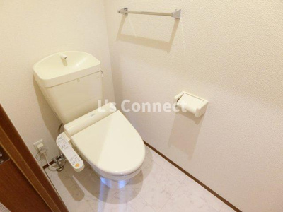 【トイレ】 | レジデンスｏｋｕｒａ　Ａ | 温水洗浄便座付きのトイレ。