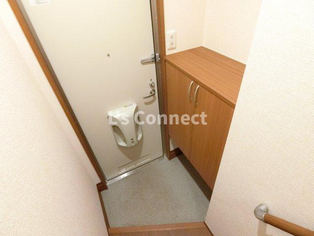 【玄関】 | レジデンスｏｋｕｒａ　Ａ | 下駄箱付きで靴も収納できます。