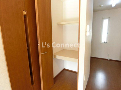 【設備】 | レジデンスｏｋｕｒａ　Ａ | ＬＤＫにも収納付き。