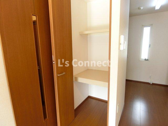 【設備】 | レジデンスｏｋｕｒａ　Ａ | ＬＤＫにも収納付き。