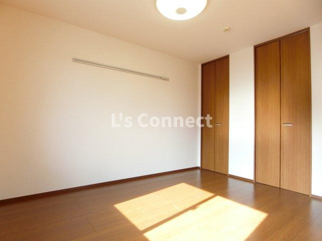 【その他】 | レジデンスｏｋｕｒａ　Ａ | ６帖の洋室は寝室として使えます。