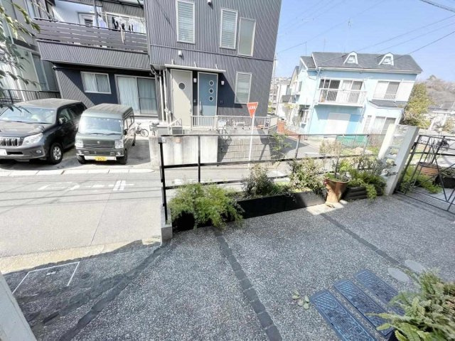 パイニーハウスの駐車場