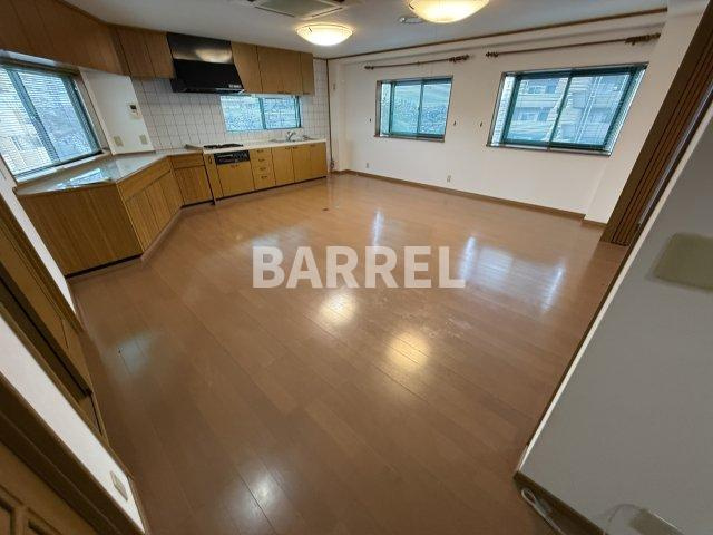 桃山台２丁目オーナールームの居間・リビング