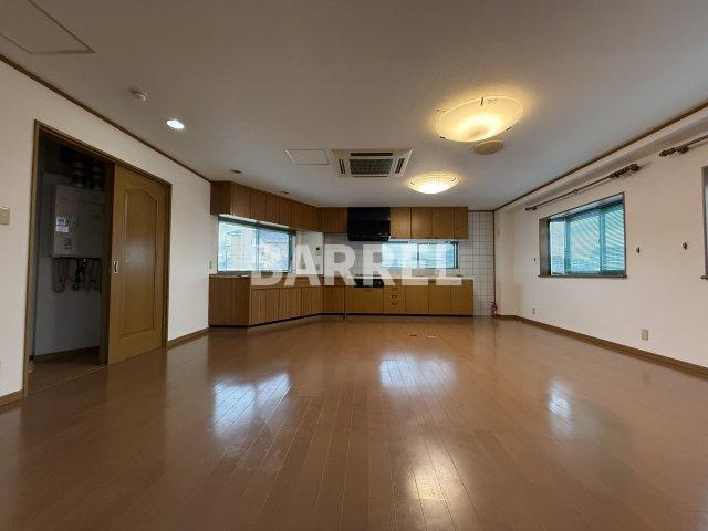 桃山台２丁目オーナールームの居間・リビング