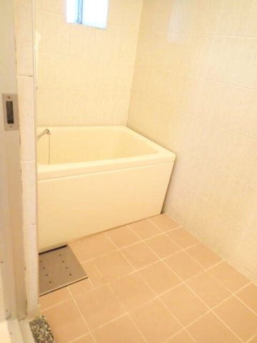 ファーストエバーグリーンビルの浴室