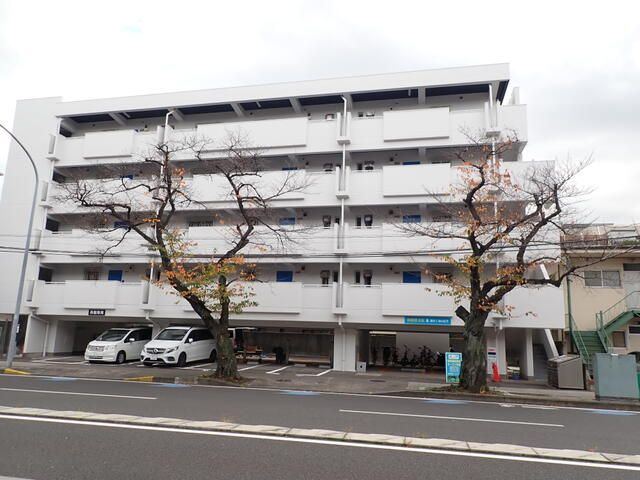 ファーストエバーグリーンビルの外観