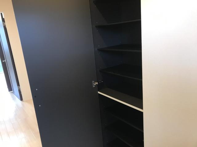 Ｓｕｚｕｒａｎ　Ｓｔｒａｄａの収納|下駄箱