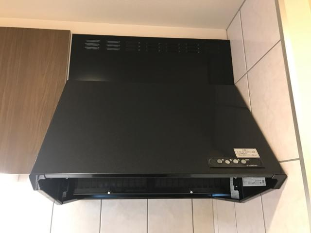 Ｓｕｚｕｒａｎ　Ｓｔｒａｄａのキッチン|レンジフード