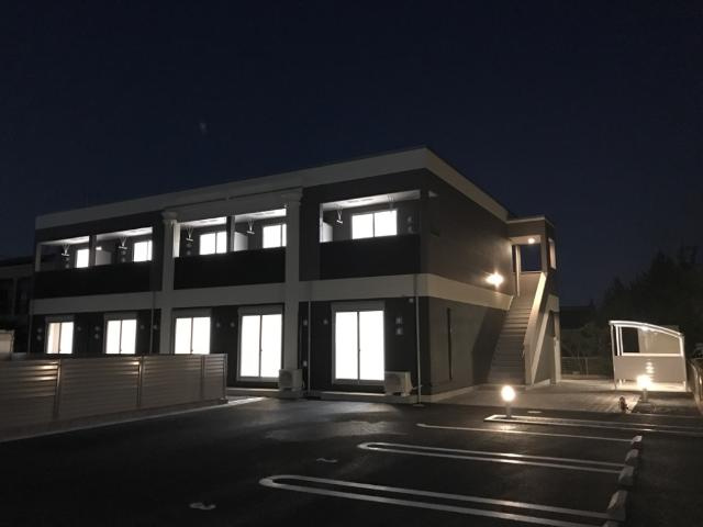 Ｓｕｚｕｒａｎ　Ｓｔｒａｄａの外観|外観写真（夜）