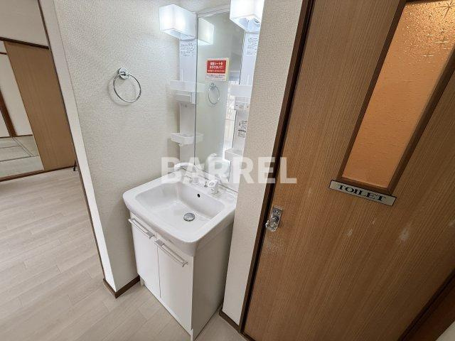 中村マンションの独立洗面台