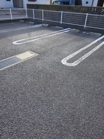 スウィート　オーシャンＣの駐車場|駐車場に車を止められます