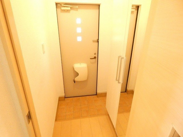 トルテュパシアン港ヶ丘の玄関|ゆったりとした玄関です