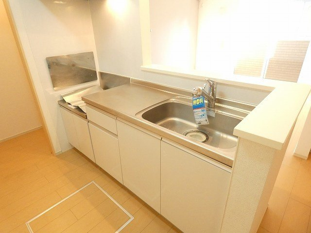 トルテュパシアン港ヶ丘のキッチン|コンパクトなキッチンで掃除もラクラク