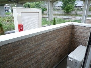 プリムローズのバルコニー|外からの目が気にならないバルコニーで洗濯物が干せます