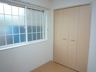 プリムローズの内装|明るい室内です