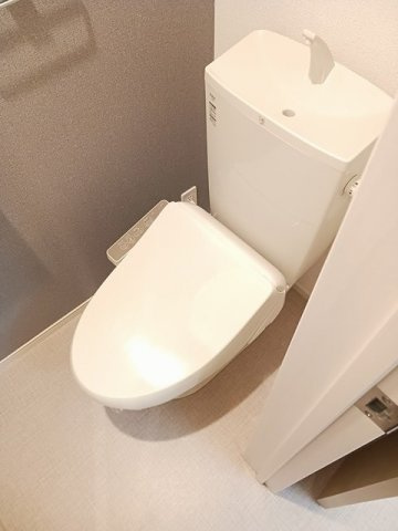 スパーブのトイレ|落ち着いた色調のトイレです