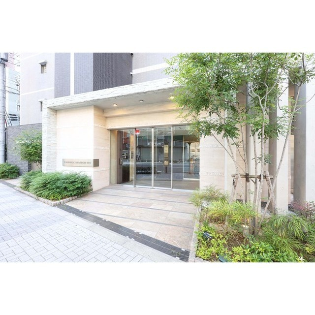 TLRレジデンス本町WESTのエントランス
